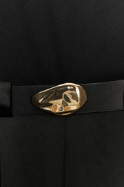 Combinaison contrastée avec ceinture