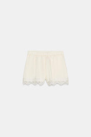 Short satiné en dentelle