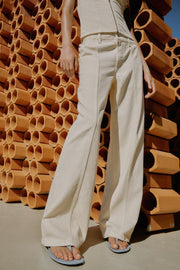 Pantalon coupe droite taille basse à œillets