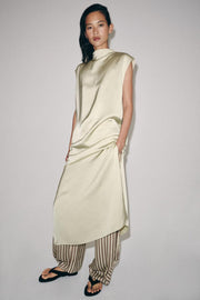 Robe satinée à brandebourgs ZW Collection