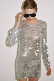 Robe courte en maille à sequins à perles