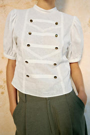 Chemise à brandebourgs à manches courtes bouffantes