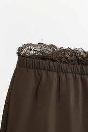 Short fluide en dentelle