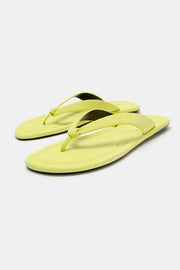 Sandale plate en cuir