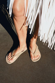 Sandale plate en cuir